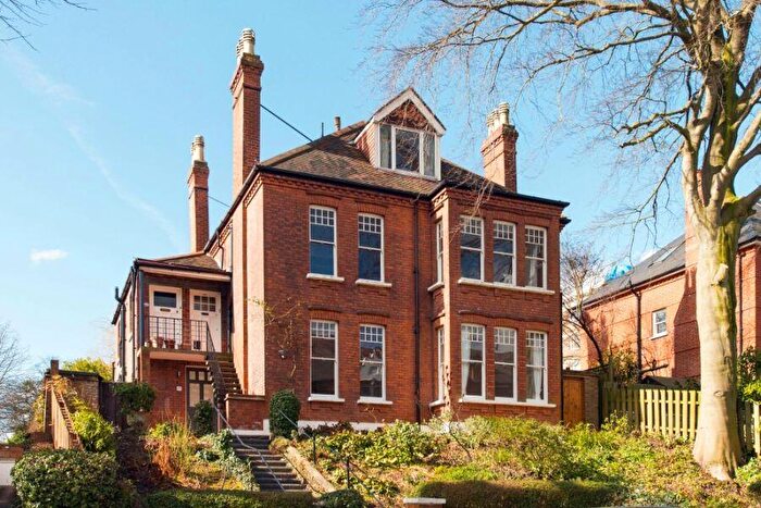 3 Bedroom Flat To Rent In Coolhurst Road, Crouch End, N8