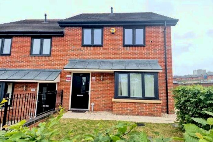 3 Bedroom Semi-Detached House To Rent In Tunnel Road, Birmingham, B38
