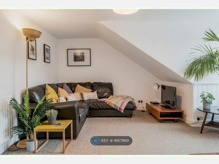 2 Bedroom Flat To Rent In Infirmary Street, Edinburgh, EH1