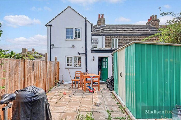 2 Bedroom End Of Terrace House For Sale In Tomswood Hill, Ilford, IG6