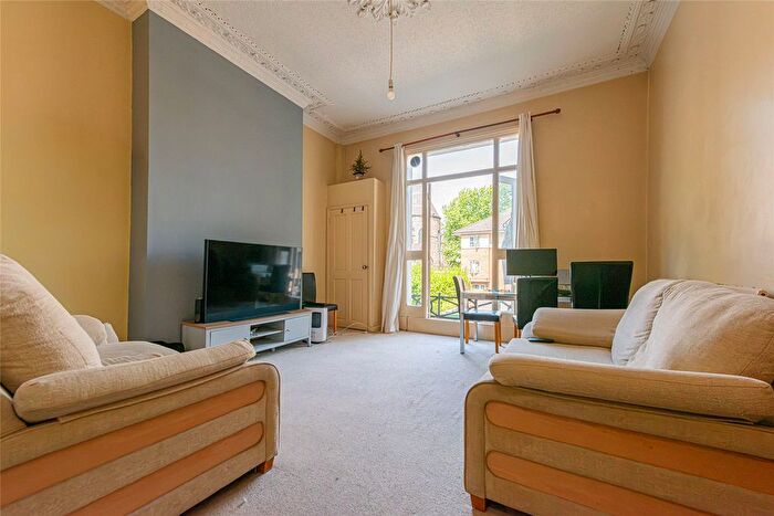 2 Bedroom Flat For Sale In Camden Road, Islington, London, N7