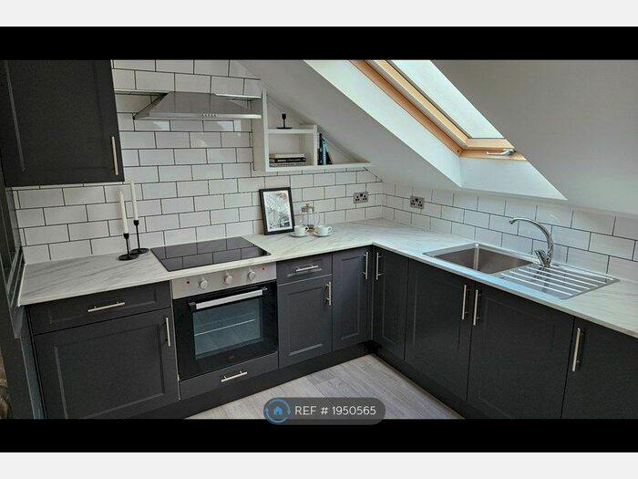 Studio To Rent In Badshot Lea Road, Badshot Lea, Farnham, GU9