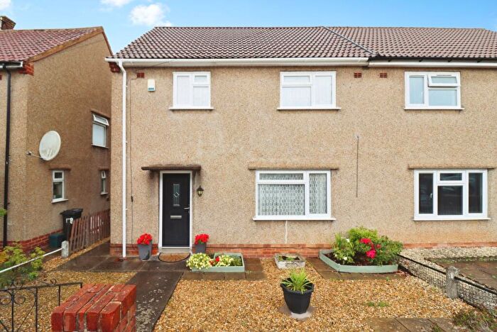 3 Bedroom Semi Detached House For Sale In Hunters Drive, Kingswood, Bristol, BS15