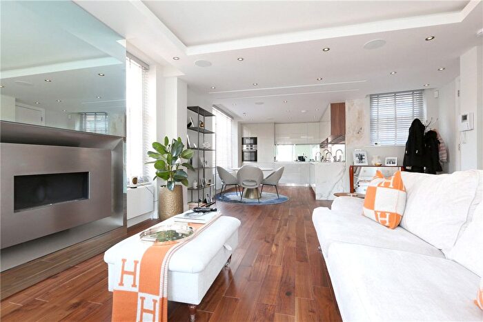 2 Bedroom Maisonette To Rent In Marylebone Street, London, W1G