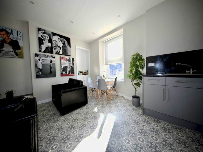 2 Bedroom Flat To Rent In Pitfour Street, Dundee, DD2