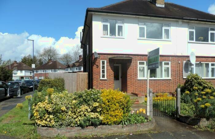 Flat To Rent In Holwell Place, Pinner, HA5