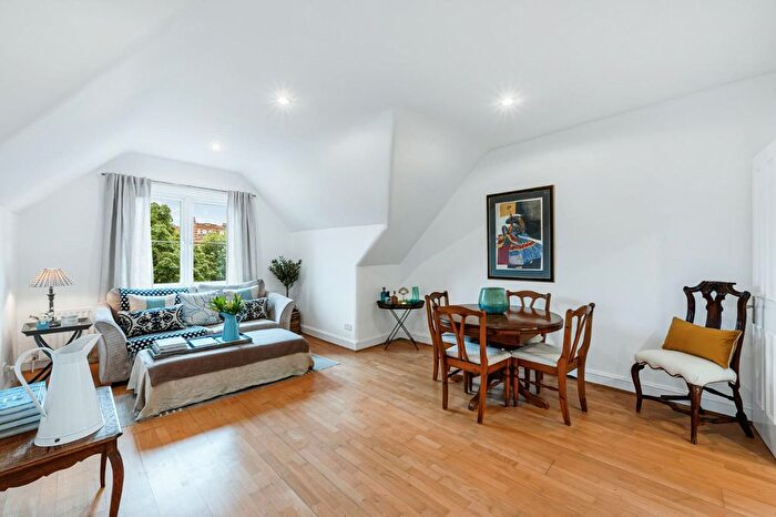 1 Bedroom Flat For Sale In Sutton Court Road, Chiswick, London, W4