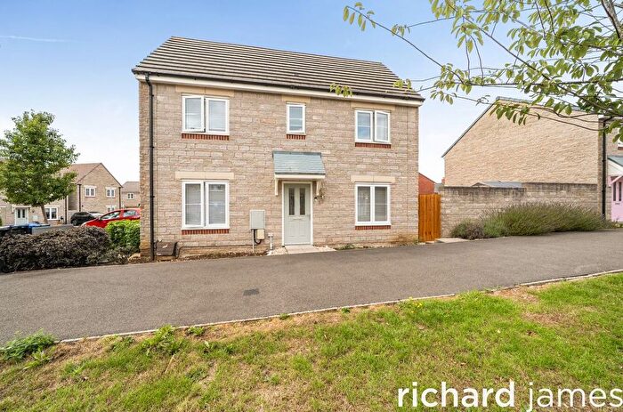3 Bedroom Semi-Detached House For Sale In Little Ground, Purton, SN5