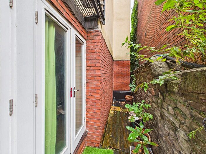 2 Bedroom Apartment For Sale In Waterloo Road, Bristol, BS2