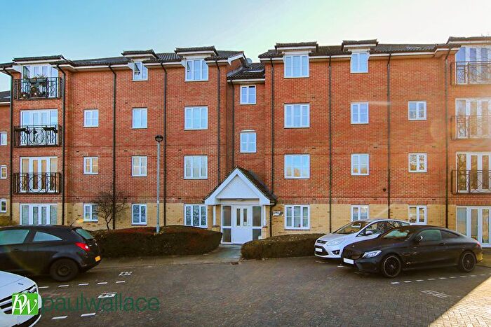 2 Bedroom Flat For Sale In Winnipeg Way, Turnford, EN10