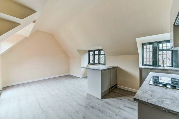 1 Bedroom Flat To Rent In Station Approach Road, Sutton, Tadworth, KT20