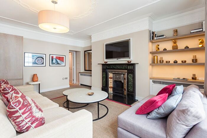 1 Bedroom Flat To Rent In King Street, London, WC2E