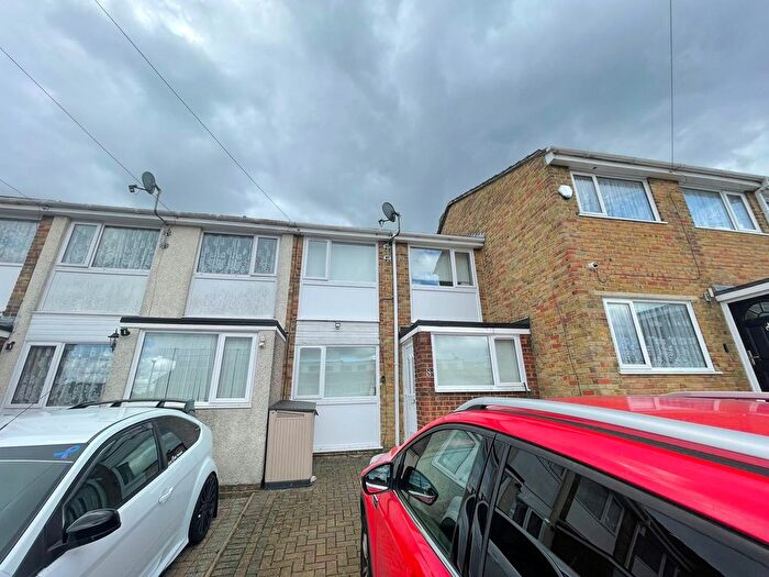 3 Bedroom Terraced House To Rent In Southwark Road, Rochester, ME2