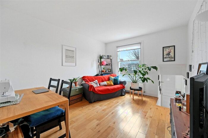2 Bedroom Flat To Rent In Coverdale Road, London, W12