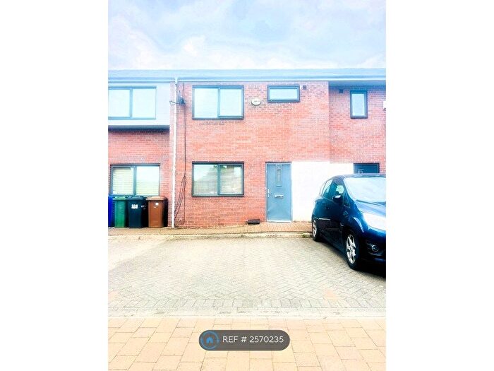 3 Bedroom Terraced House To Rent In Lock Keepers Court, Droylsden, Manchester, M43
