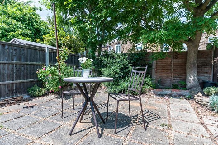 1 Bedroom Flat To Rent In Hansler Road London, SE22