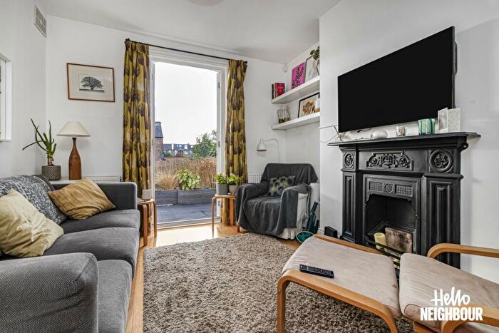 2 Bedroom Maisonette To Rent In Westbury Road, London, N11