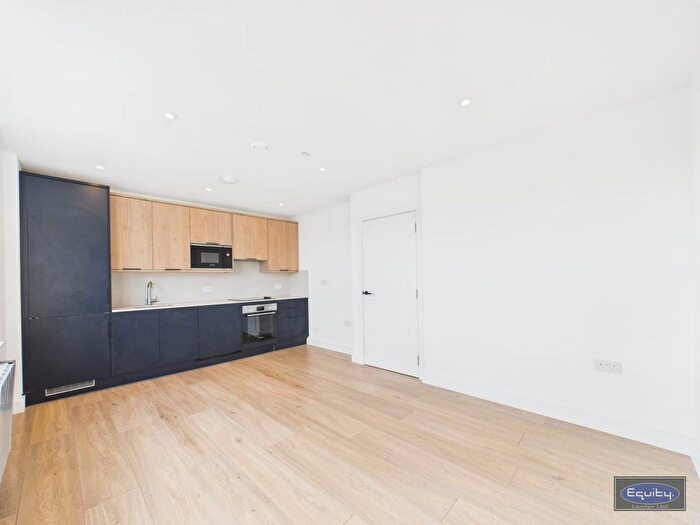 2 Bedroom Flat To Rent In Heather Court, Progressive Close, Sidcup, DA14