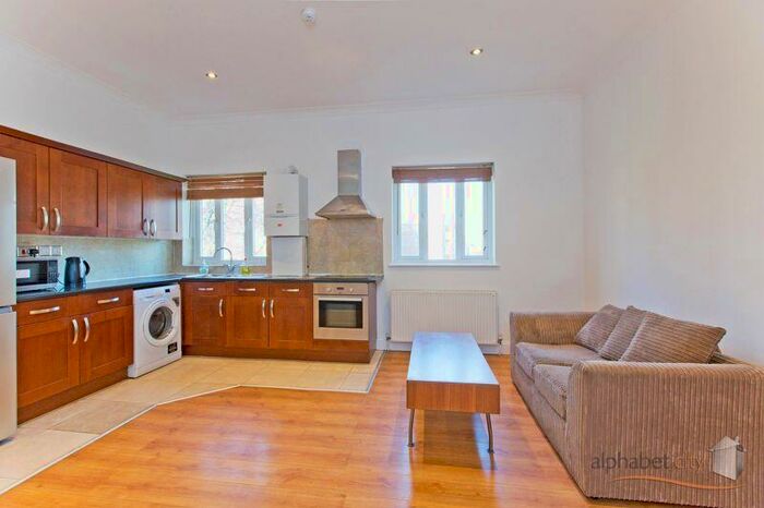 2 Bedroom Apartment To Rent In Pennyfields, Limehouse, E14