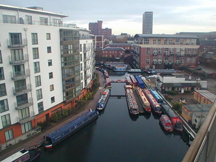 2 Bedroom Apartment To Rent In Watermarque, City Centre, B16