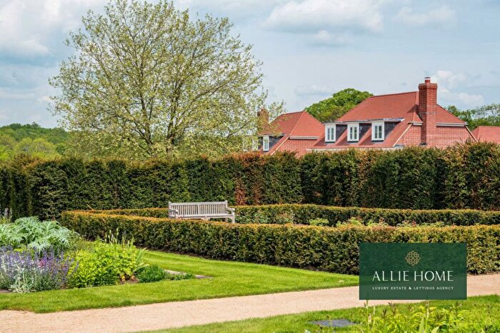 5 Bedroom Flat For Sale In Chamberlain Court, Barnet, EN4