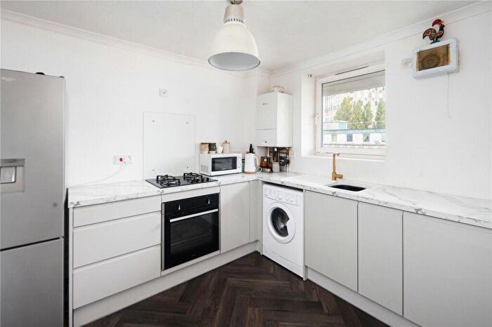 2 Bedroom Flat For Sale In Chater House, Roman Road, London, E2