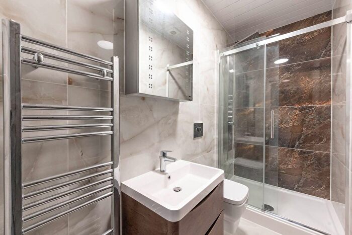 1 Bedroom Flat For Sale In Aldenham Road, Bushey, WD23