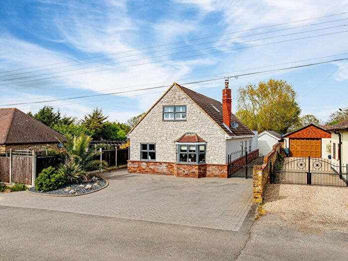 4 Bedroom Detached House For Sale In Clarence Road, Bowers Gifford, SS13