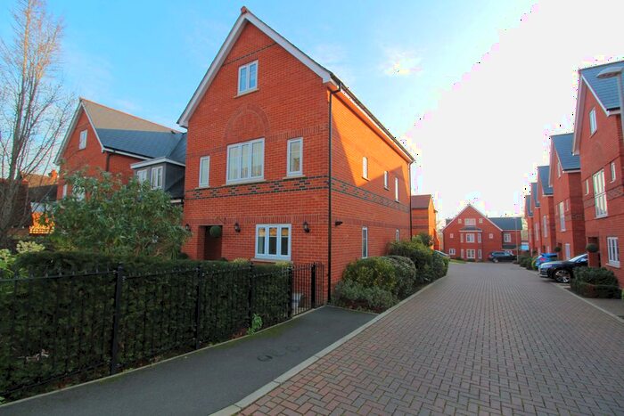 4 Bedroom End Of Terrace House To Rent In The Courtyard, Maidenhead, SL6