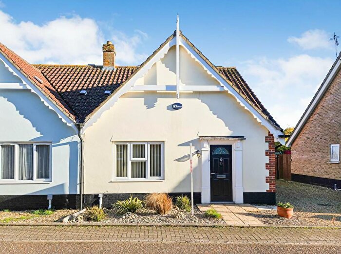 2 Bedroom Semi-Detached Bungalow For Sale In Muir Drive, Hingham, Norwich, NR9