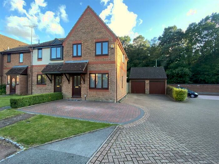 3 Bedroom End Of Terrace House To Rent In Stokeford Close, Bracknell, RG12