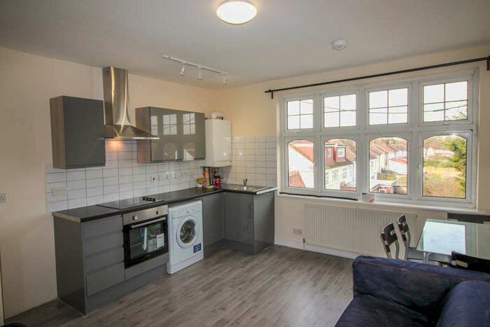 2 Bedroom Flat To Rent In Kenton Road, HA3