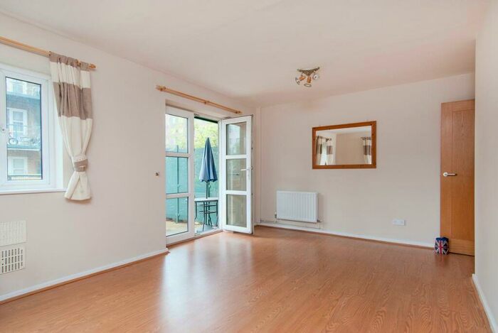 2 Bedroom Flat To Rent In Lorne Close, St John's Wood, NW8
