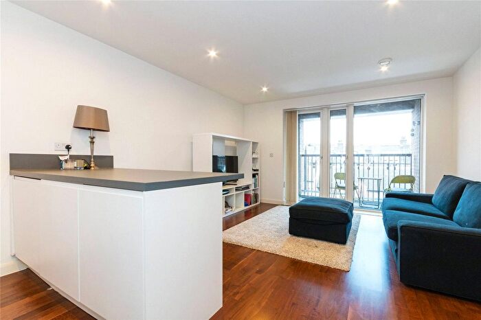 1 Bedroom Flat For Sale In Battersea Park Road, Battersea Park, SW11