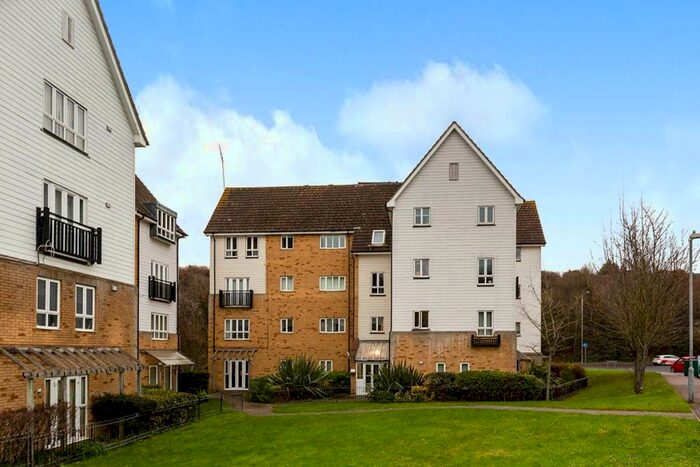 2 Bedroom Flat To Rent In Waterside, Gravesend, Kent, DA11