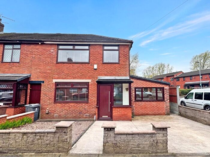 3 Bedroom End Of Terrace House For Sale In Clarence Street, Oldham, OL2
