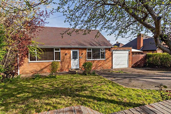 3 Bedroom Detached Bungalow For Sale In Pogmoor Road, Barnsley, S75