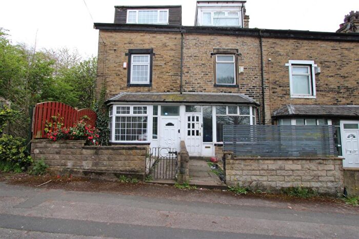 4 Bedroom End Of Terrace House To Rent In Cliffe Road, Bradford, BD3