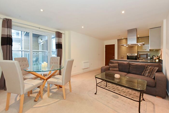 2 Bedroom Flat To Rent In Bromyard Avenue, London, W3