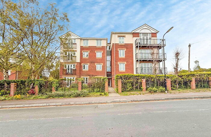2 Bedroom Flat For Sale In West End House, West End Road, Southampton, SO18