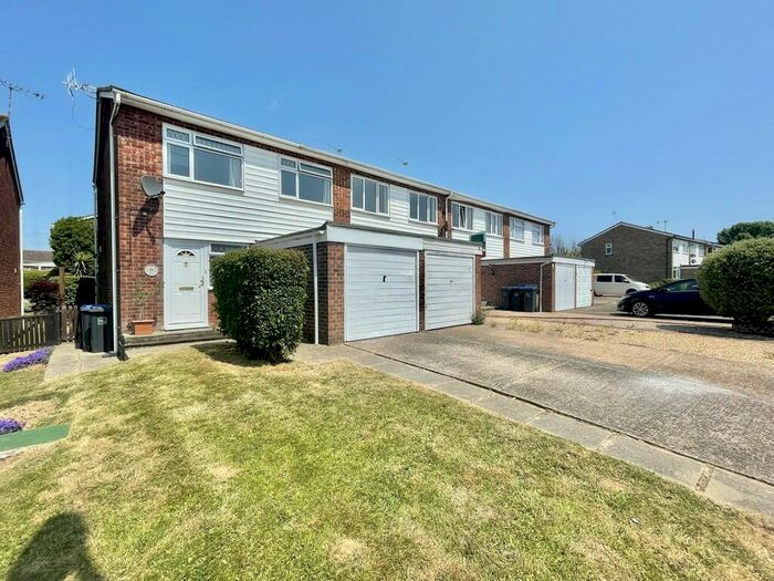 3 Bedroom End Of Terrace House To Rent In Willow Crescent, Worthing, BN13