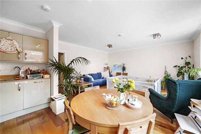 2 Bedroom Flat To Rent In Worple Road Mews, Wimbledon, London, SW19