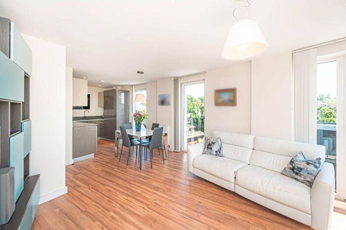 2 Bedroom Flat For Sale In Goldfinch Court, Child's Hill, London, NW11