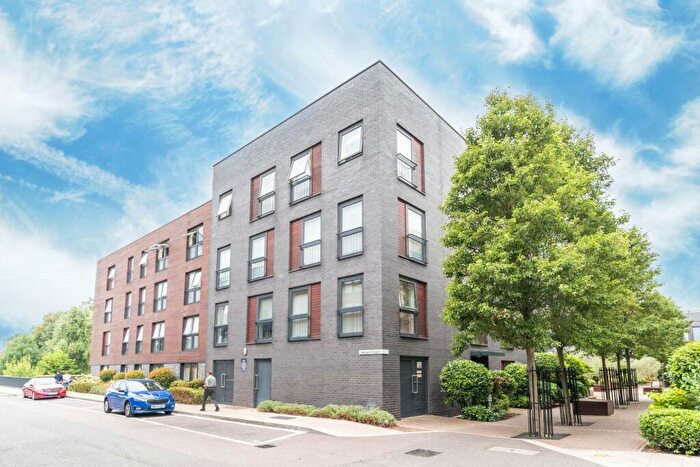 3 Bedroom Flat To Rent In Howard Road, Stanmore, HA7