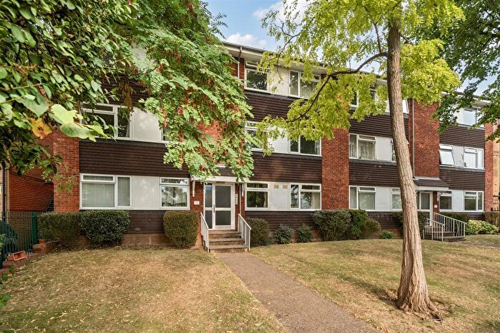 2 Bedroom Apartment For Sale In King Charles Road, Surbiton, KT5