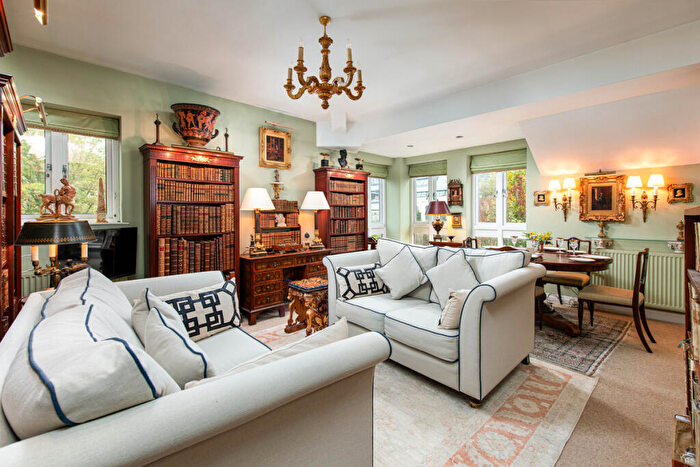 2 Bedroom Apartment For Sale In Grove Street, Bath, BA2