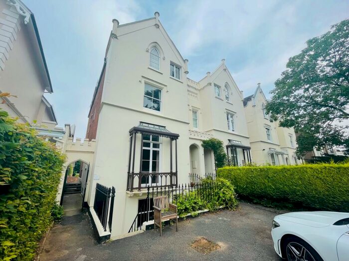2 Bedroom Apartment To Rent In Leam Terrace, Leamington Spa, CV31