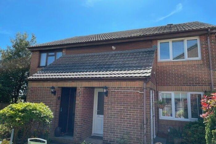 1 Bedroom Flat To Rent In Meadow View Close, Ryde, PO33