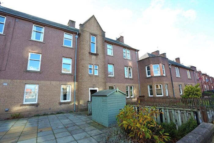 2 Bedroom Flat To Rent In Inveresk Road, Musselburgh, East Lothian, EH21
