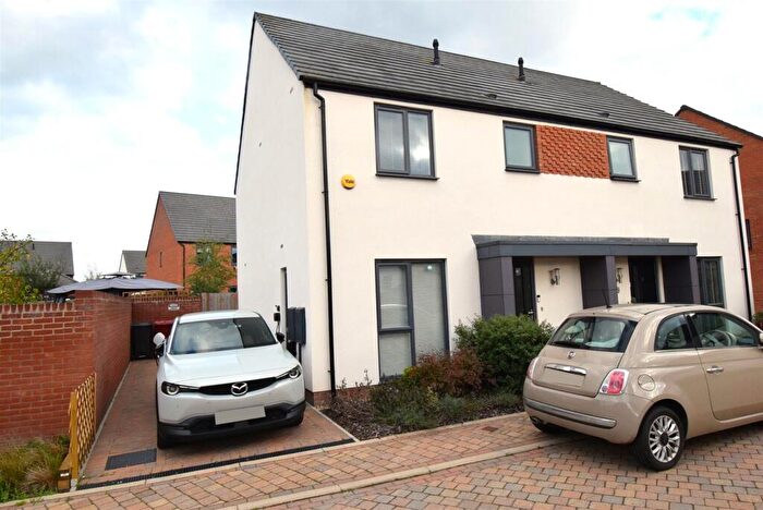 3 Bedroom Semi Detached House For Sale In Hornbeam Lane, Chesterfield, S42